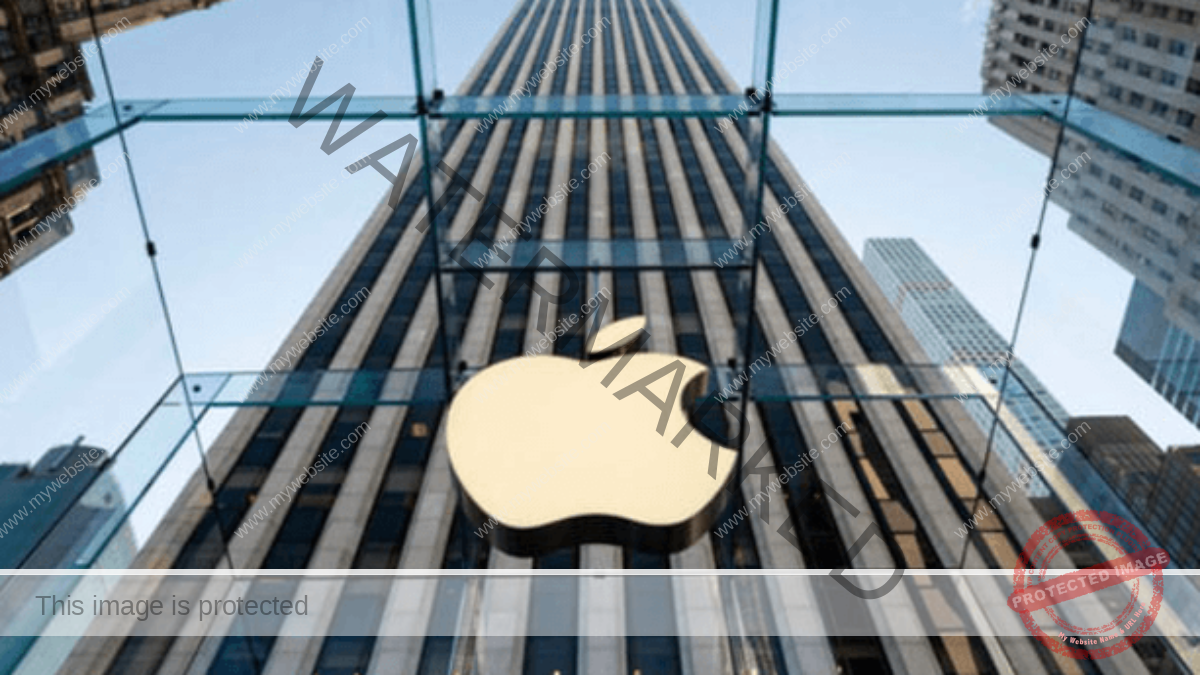 Apple-store-workers-vote-to-form-their-first-US-union (2) (1)